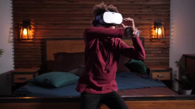VR眼镜中的恐虫男孩玩RPG