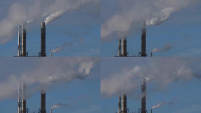 法国新阿基坦大区吉伦特比加诺斯造纸厂的烟雾和空气污染。