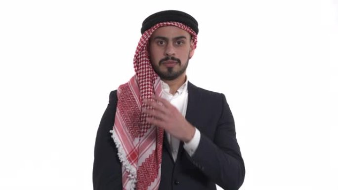 沙特阿拉伯男子keffiyeh的特写镜头表达了休克的反应。肢体语言概念。孤立，在白色背景上