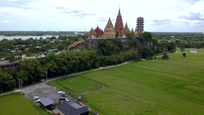 在泰国北碧府最受欢迎的寺庙Tuum Sua寺 (虎窟寺) 的4k航拍。