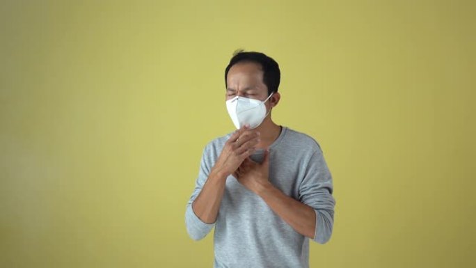用口罩保护空气有毒的人。