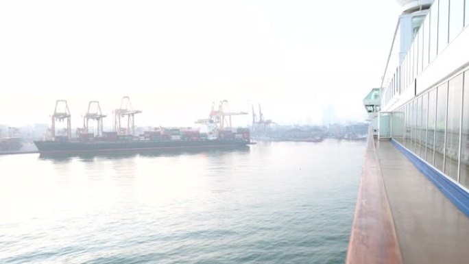 科伦坡港的游轮中转。