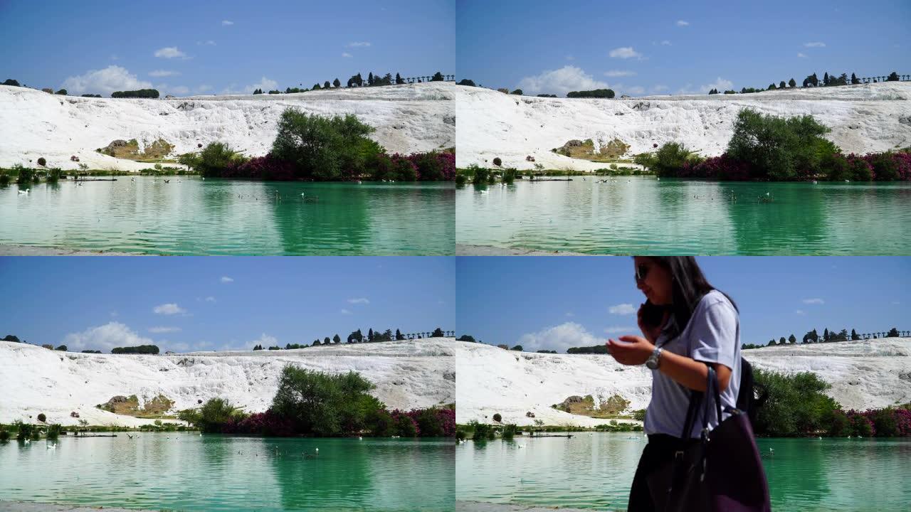 棉花堡梯田前美丽的池塘。静态镜头。土耳其，4K。