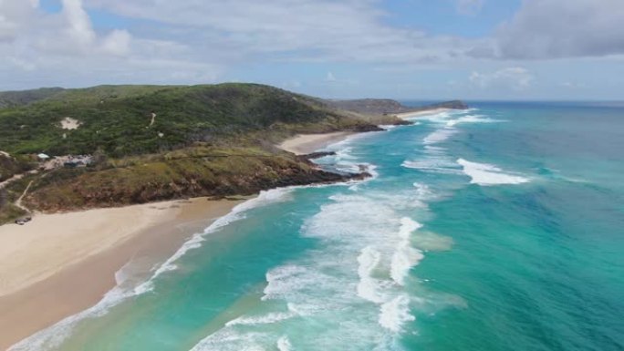 澳大利亚昆士兰州弗雷泽岛 (Fraser Island) 印度头海角以北和75英里海滩的香槟池岩石池