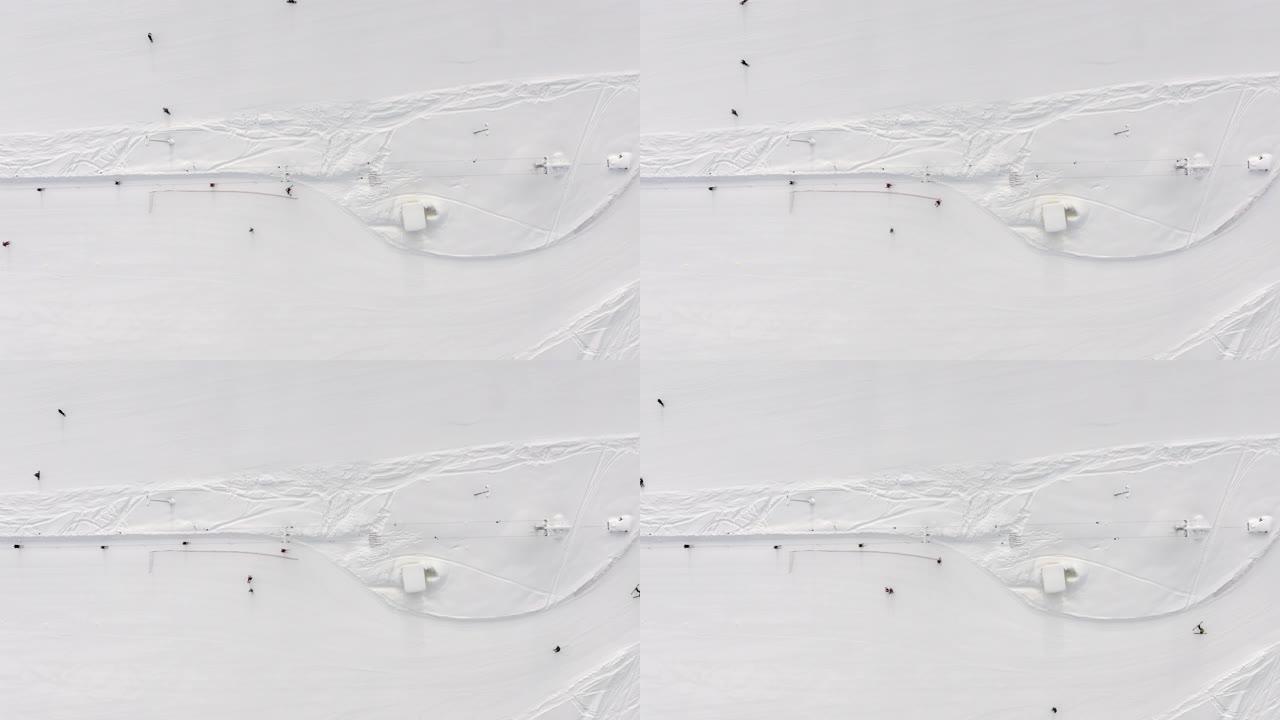 交通滑雪者和滑雪者的俯视滑雪缆车。在冬季度假胜地，无人机可以在雪山上滑雪和滑雪板上骑行。雪坡绳道上的