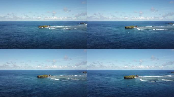 前往Siargao岛上的岩石岛的船只和冲浪者的鸟瞰图