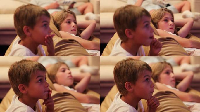 儿童晚上看电视屏幕真实生活真实儿童看电影反应偷拍
