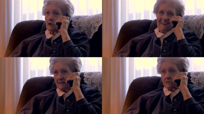 一位90多岁的老人在家中用4k摄影车对着电话边说边笑