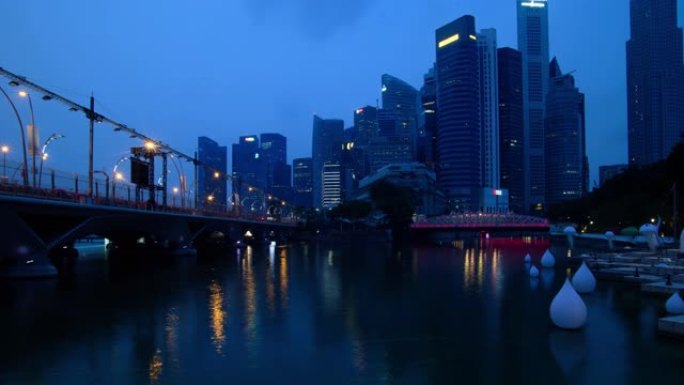 缩小时间流逝的夜晚到烟雾日，新加坡市中心金融大楼