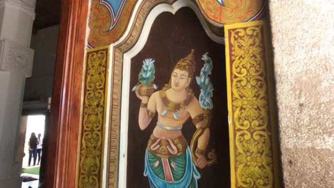 斯里兰卡阿努拉德普勒，在圣殿门上绘图