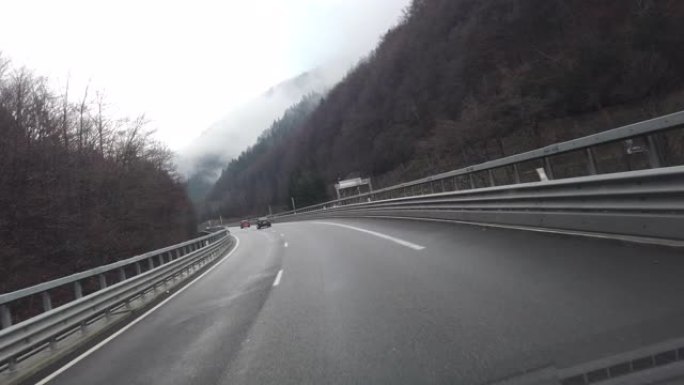 POV在法国高速公路上行驶至夏慕尼勃朗峰