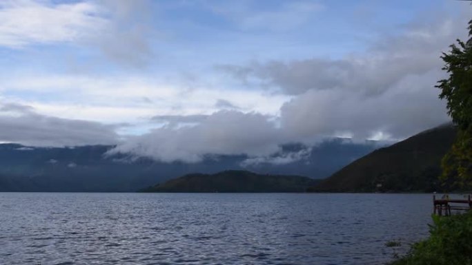 印尼多巴湖安静的湖面水面波纹