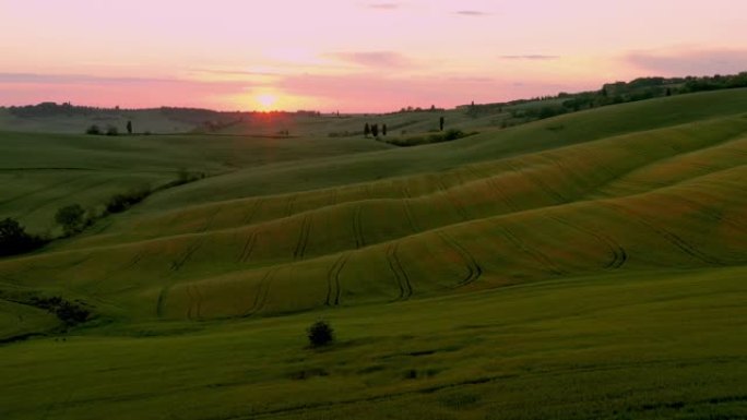 镜头-意大利锡耶纳美丽的日落，丘陵起伏-4K