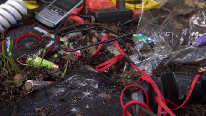 垃圾填埋场的电子垃圾。电子污染是环境问题