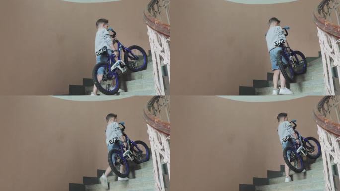 一个男孩把自行车抬上楼梯