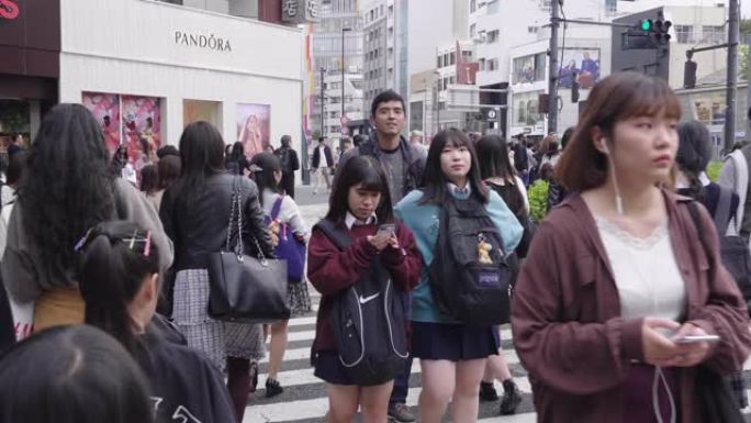 日本人过马路时尚文化社会镜头东京街头