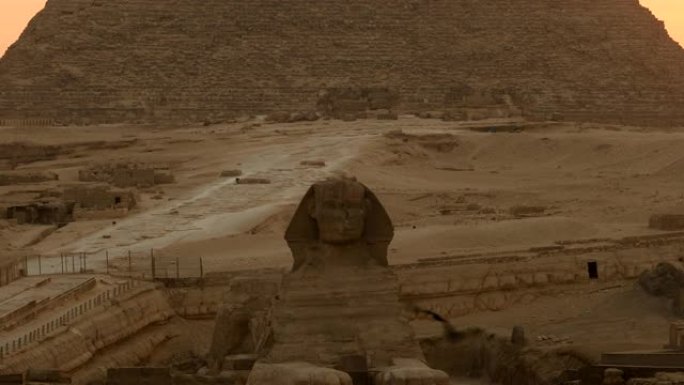 埃及开罗吉萨的狮身像和大金字塔