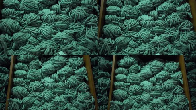 羊毛纱线的绿色球线制作衣服