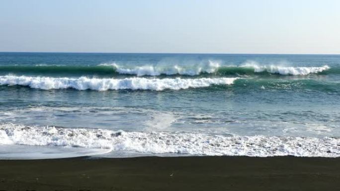 海浪冲向Oiso海岸3