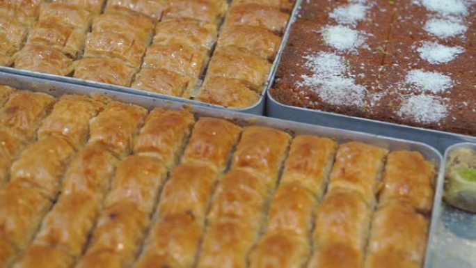 土耳其果仁蜜饼，在市场长凳上