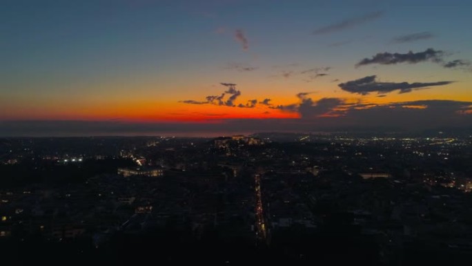 希腊雅典市中心，科洛纳基，宪法广场，雅典卫城，冬日日落时的航拍视频