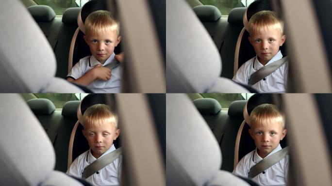在夏季旅行中，一个男孩坐在儿童汽车座椅上的肖像，特写镜头。