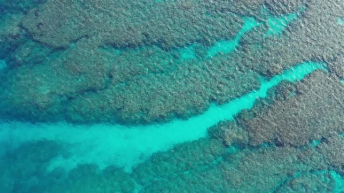 日本冲绳无人机拍摄的美丽珊瑚礁水域