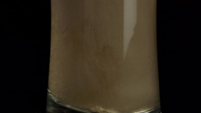 泡沫啤酒灌装玻璃杯