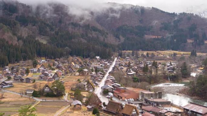 在日本岐阜市桑默的旅行和假日度假中，白川乡村的传统平房的时间流逝，山地丘陵。建筑景观背景。世界遗产。