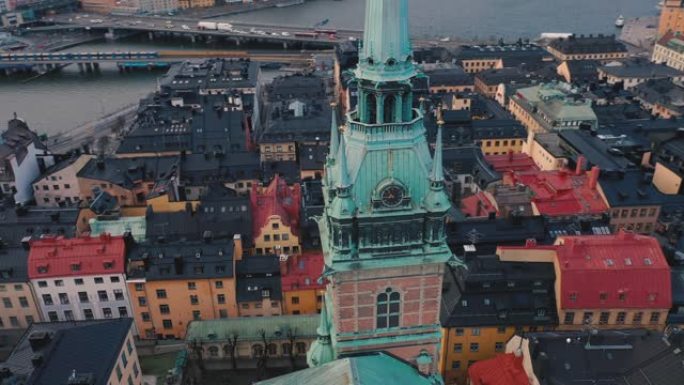 瑞典斯德哥尔摩-2020年2月: 斯德哥尔摩老城中心加姆拉斯坦大教堂的鸟瞰图。