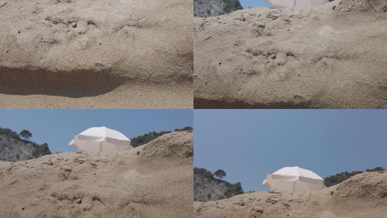 特写背景中的细沙和沙滩伞