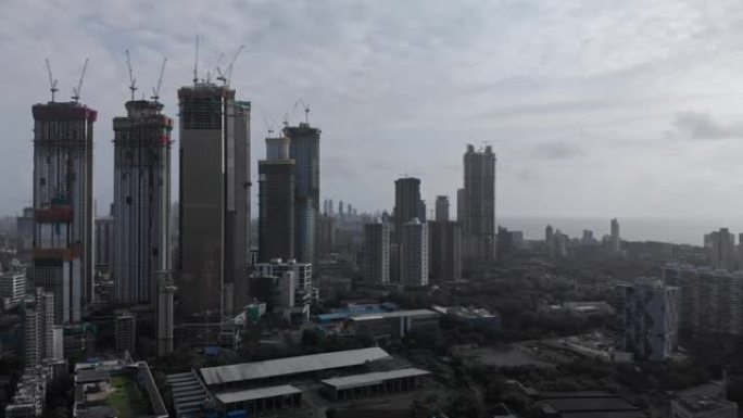 城市丛林，孟买的高塔，多云的空中无人机景观，4k