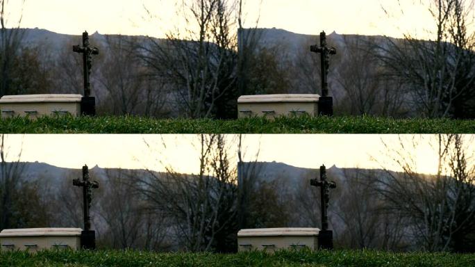 日落时的墓地祈祷花圈宗教事件