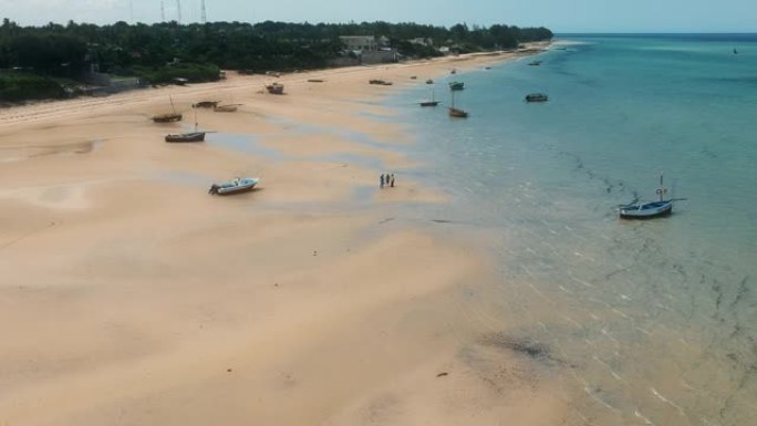 沙滩和水的船沿海城市碧海蓝天旅游景点