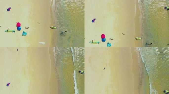 空中: 从美丽的海滩飞出去。泰国普吉岛巴东海滩。沙滩和蓝色透明的水。伞。水上滑板车