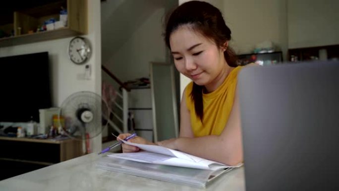 Cirebonid-19流行病病毒妇女在家工作。在笔记本电脑上工作的女性。