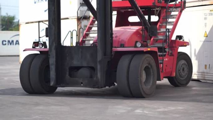 货物货运运输中的卡车控制装载集装箱箱