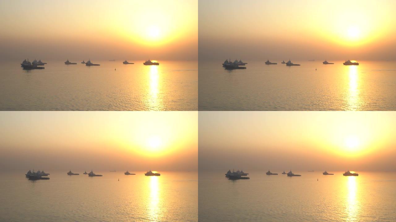 日落时分，商业航运停泊在孟买附近。