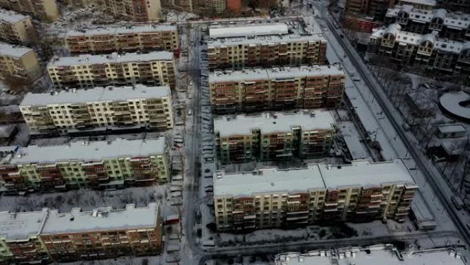 下雪后俯瞰住宅区积雪覆盖无人机俯视屋顶