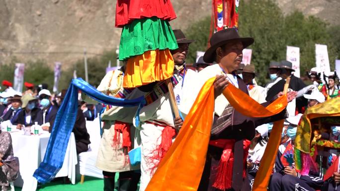 高原节目 藏族节目 藏族小孩 藏族老人