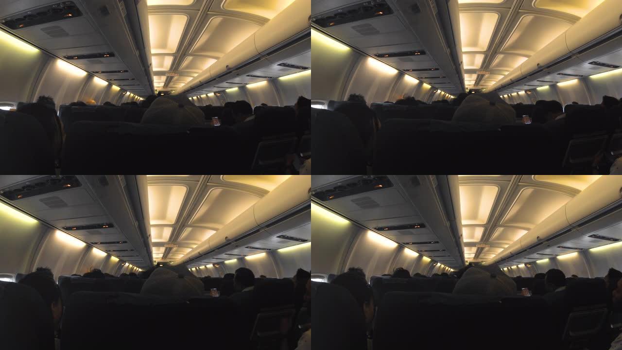 机舱，乘客坐在座位上。