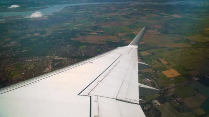 从飞机上看飞机机翼飞机起飞飞机窗外风景