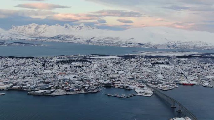 北极小镇挪威北部特罗姆瑟市的鸟瞰图