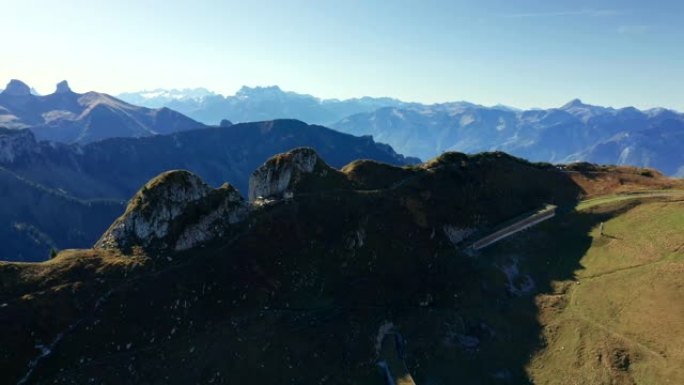 瑞士山顶的视差航拍