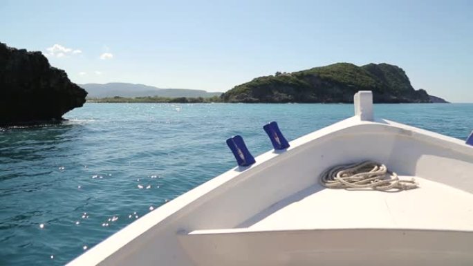暑假期间，从小白船头看到美丽的海景和风景