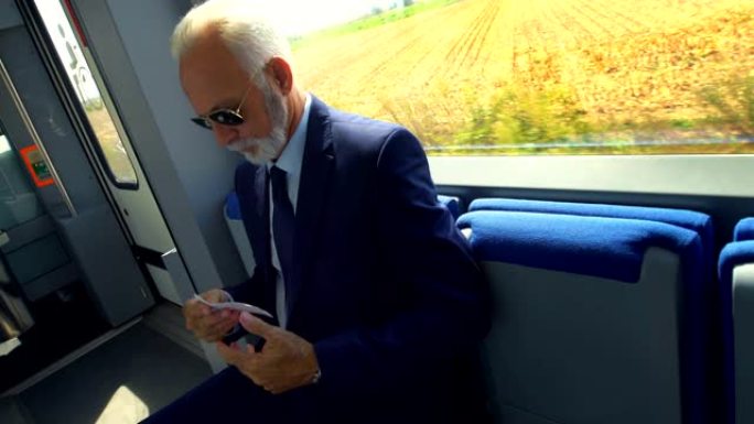 乘坐高速火车。白胡子老头戴墨镜男子看手表
