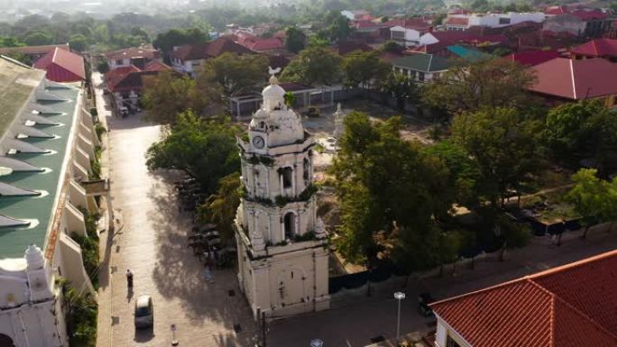 菲律宾维根市的圣保罗大教堂。维冈大教堂的西班牙殖民钟楼