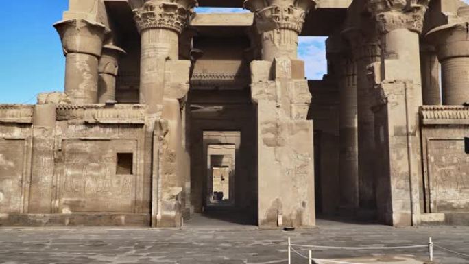 科姆·孔博神庙。Kom Ombo是埃及的一个农业城镇，以Kom Ombo神庙而闻名。它最初是一个埃及