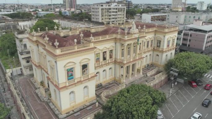 司法部，马瑙斯/巴西3月23日2018: 空中环绕司法部大楼在巴西亚马逊的马瑙斯市