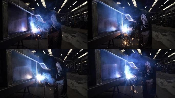 金属工业中的焊工技术工人蓝领